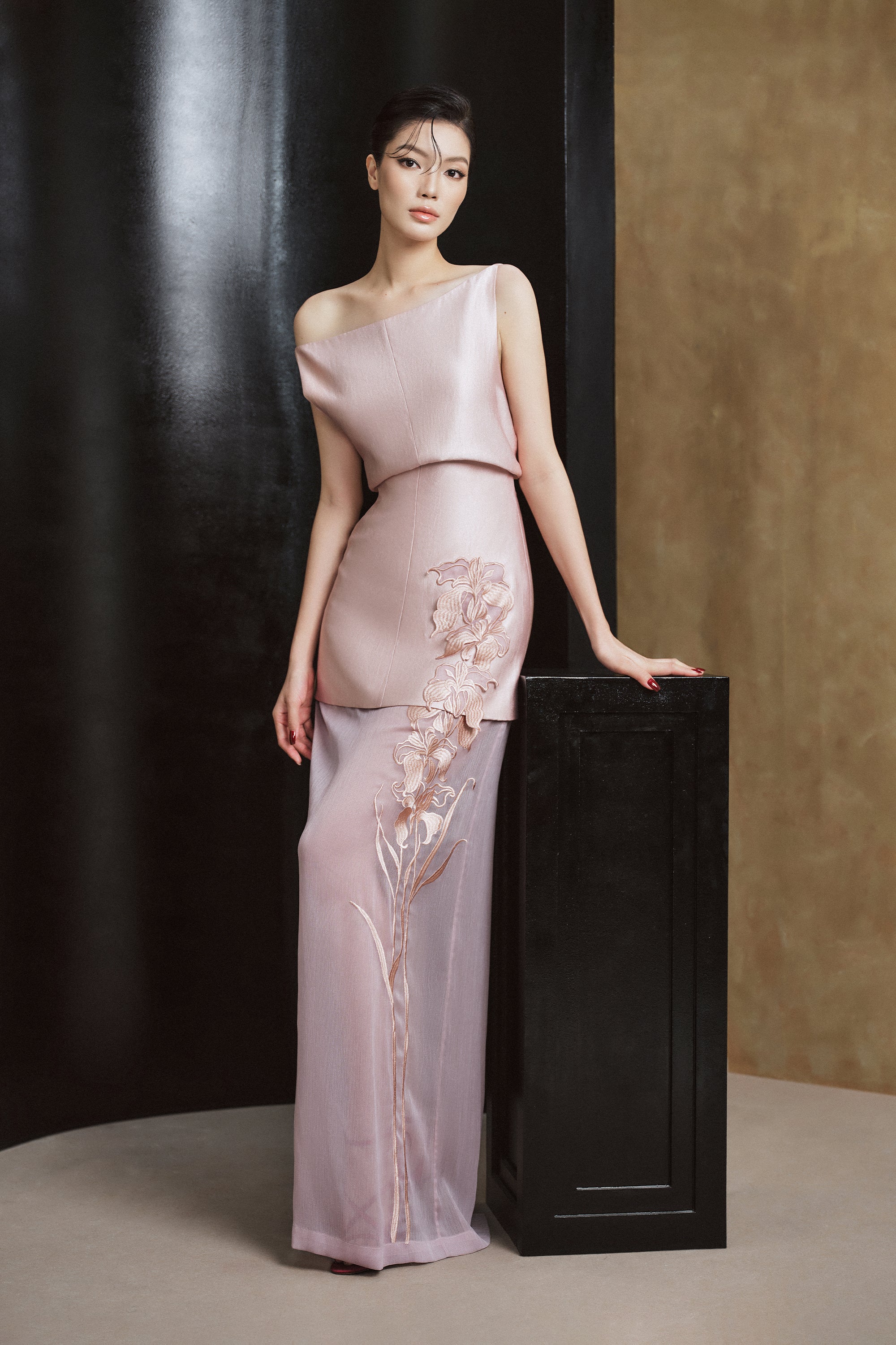 GIAO Embroidered Dress