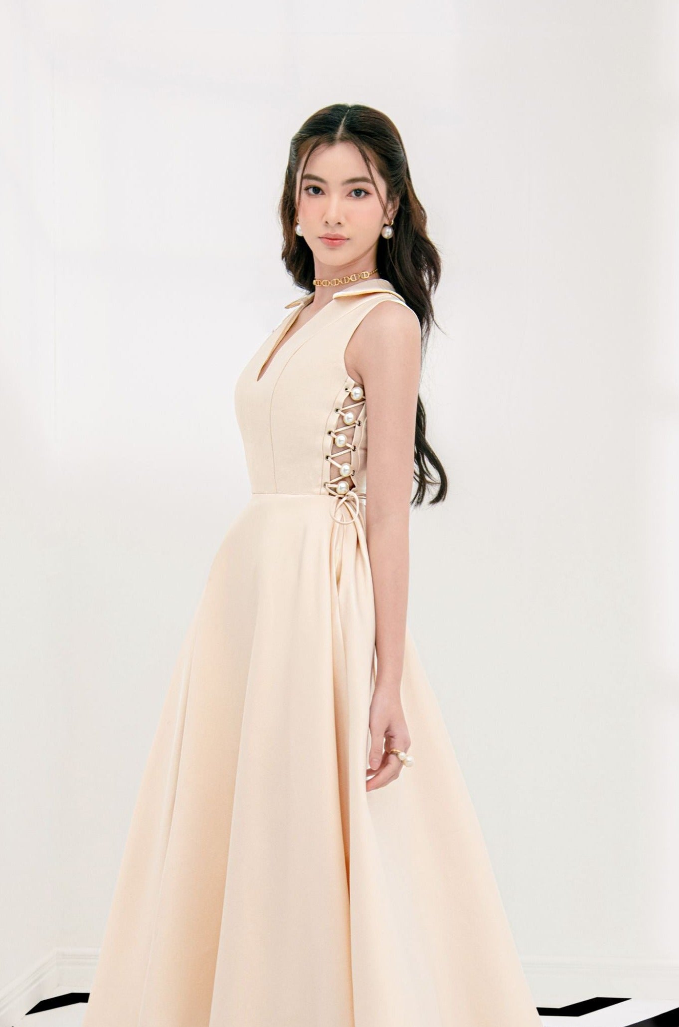 DUCHESS Lace-up with pearl Midi Dress